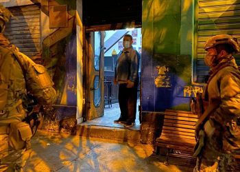 Ocho personas son detenidas en el interior de bar Roma en Playa Ancha por funcionar pese a prohibición