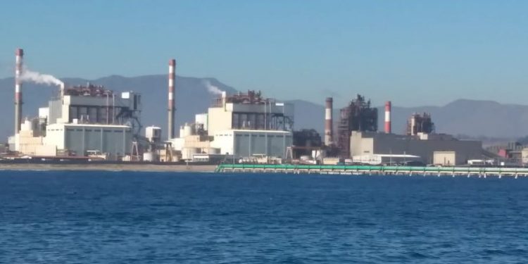 Acusan falta de fiscalización tras nueva alerta ambiental por dióxido de azufre en Quintero