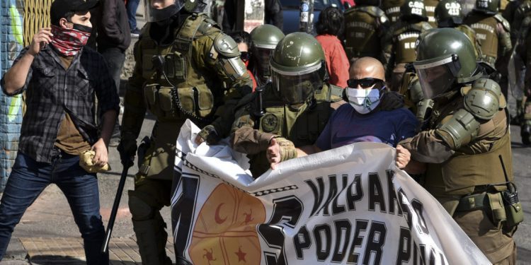 39 personas fueron detenidas tras conmemoración del Día del Trabajador en Valparaíso