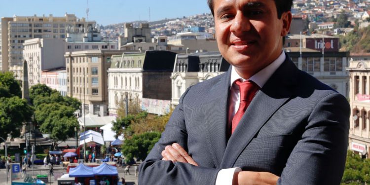 Seremi de Salud de Valparaíso estaría internado con síntomas de Covid-19