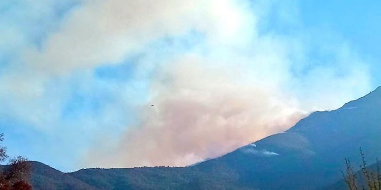 Alerta Roja para Quilpué y Limache: piden disponer piscinas particulares para combatir incendio en cerro Las Canales