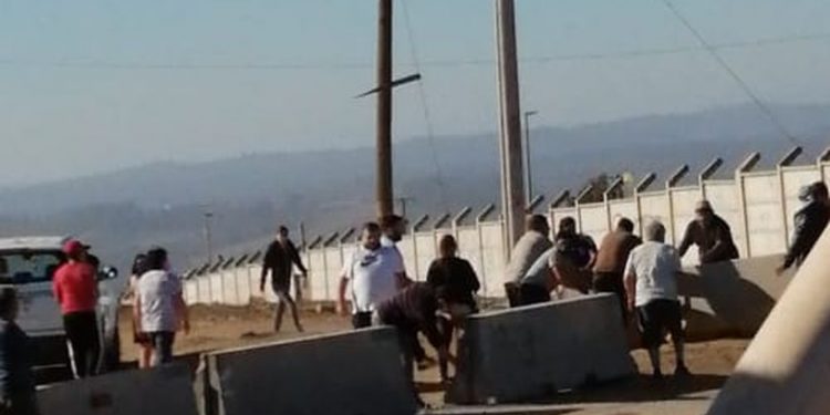 Desconocidos retiran barreras puestas por Vialidad para bloquear acceso por la parte alta de San Antonio