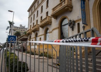 Presentarán denuncia en el Ministerio Público por paciente con Covid-19 del Hotel O’Higgins que habría escupido desde una ventana del recinto
