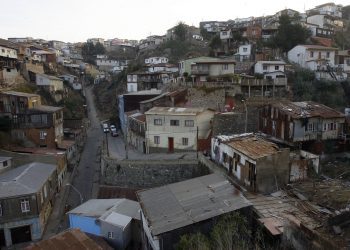 Experto advierte que si el Covid-19 llega a los cerros de Valparaíso podría desatarse una tragedia