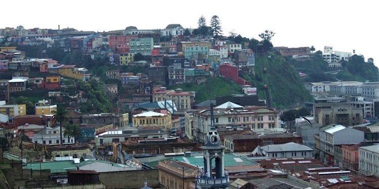 Estudio identifica zonas de alto riesgo de contagios de Covid-19 en Valparaíso