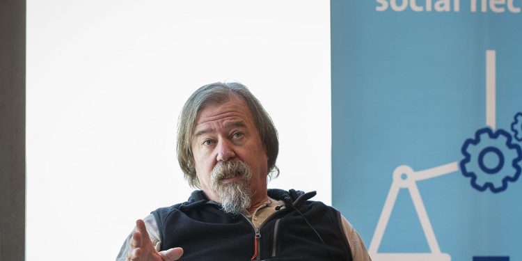 Destacado economista Daniel Raventós: “Las grandes riquezas son una amenaza a la libertad de la población” 