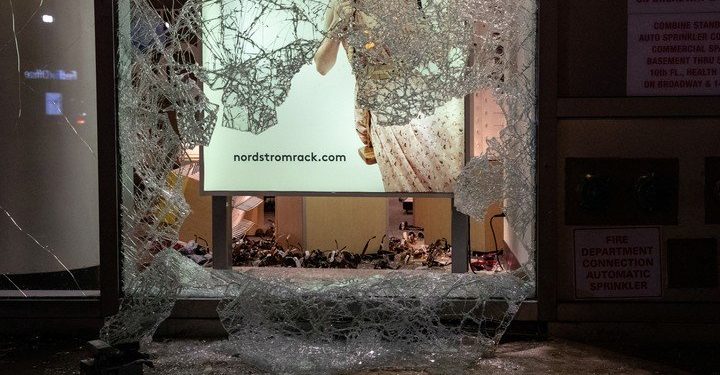 Saqueos se registran en la Quinta Avenida, la más emblemática de Nueva York