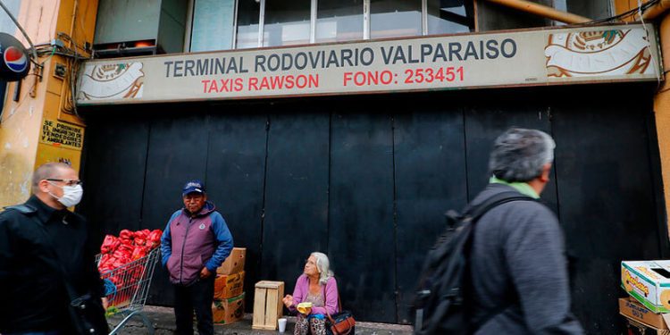 Denuncian que taxistas santiaguinos llegan a la Región de Valparaíso sin ser controlados