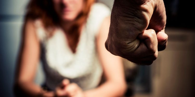 Es presentado proyecto de ley que busca transferir a la víctima inmueble de condenado por delitos de violencia intrafamiliar