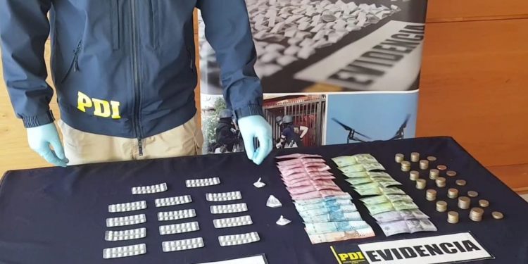 Detienen a dos personas en Cartagena tras incautar fármacos y droga