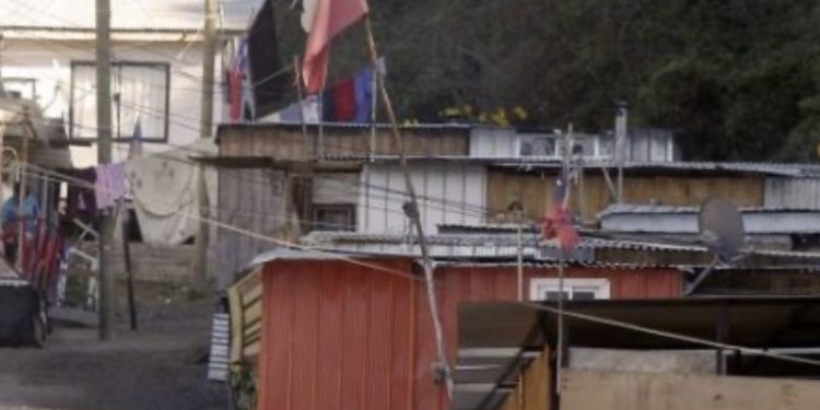 Tomas en la Región de Valparaíso: intendente Martínez dice que existirían bandas que usurpan terrenos para luego venderlos