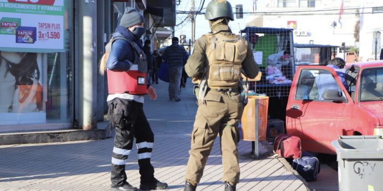 En Quintero establecen perímetro de seguridad con agentes e inspectores para descongestionar el centro de la comuna