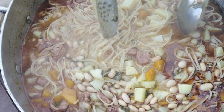 Acusan falta de voluntad municipal en la entrega de permisos para colaboradores de ollas comunes en Viña del Mar