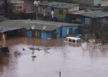 Casas inundadas y desprendimientos de tierra: algunos de los efectos de las lluvias que tienen con alerta roja a la provincia de Valparaíso