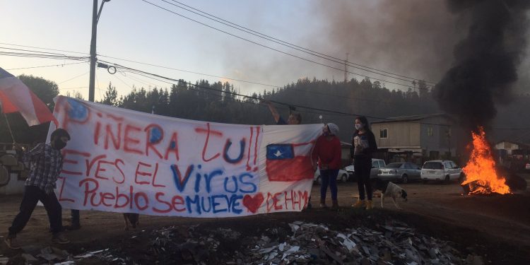 Instalan barricadas en Placilla y manifestantes denuncian falta de contención económica para las familias en la antesala de la cuarentena