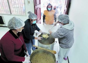 Ollas comunes podrán seguir funcionando en Valparaíso y Viña del Mar pese a la cuarentena