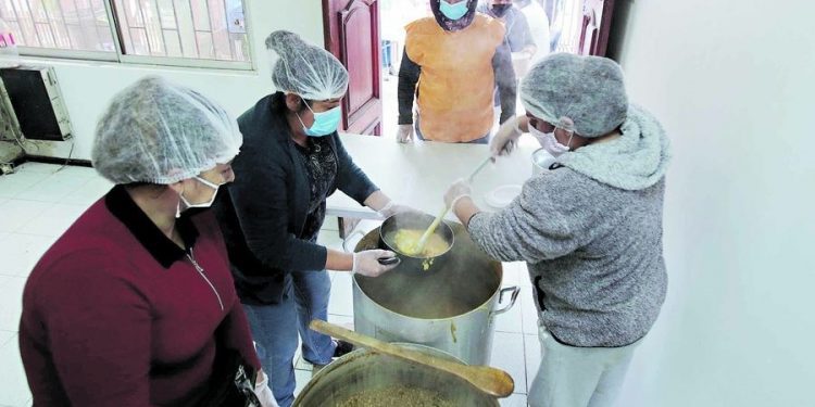 Ollas comunes podrán seguir funcionando en Valparaíso y Viña del Mar pese a la cuarentena