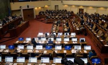 Senadores socialistas valoran rebaja de dieta parlamentaria