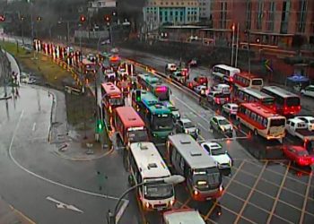 Tercera jornada hábil de cuarentena en Valparaíso y Viña del Mar ha estado marcada por la lluvia y los controles sanitarios