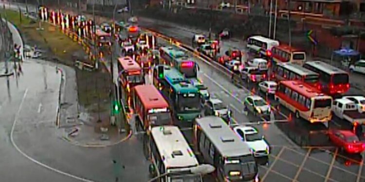 Tercera jornada hábil de cuarentena en Valparaíso y Viña del Mar ha estado marcada por la lluvia y los controles sanitarios