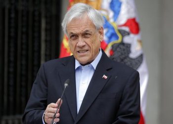 Gremios de la salud, organizaciones sociales y partidos de oposición piden a Piñera abandonar Plan «Paso a paso»