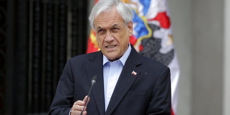 Gremios de la salud, organizaciones sociales y partidos de oposición piden a Piñera abandonar Plan «Paso a paso»
