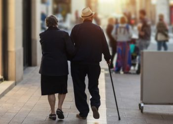 Emplazan al Gobierno para que entregue Bono Pensionados a quienes no han recibido apoyo estatal y quedarían fuera del retiro de fondos de las AFPs