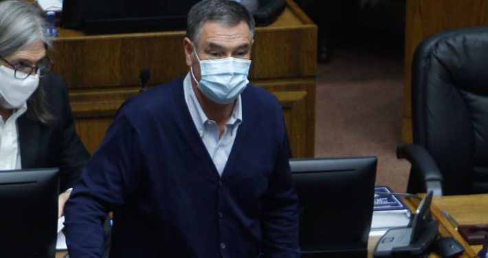 Nuevo golpe al Gobierno desde el oficialismo: senador Ossandón anuncia que votará a favor del retiro de fondos de las AFPs