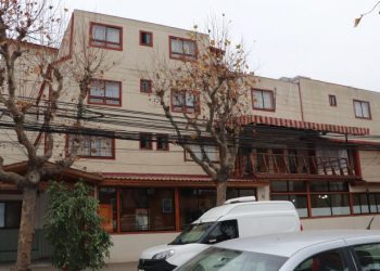 Kinesiólogo de la UPLA explica cómo aplican un “modelo humanizado” en las residencias sanitarias