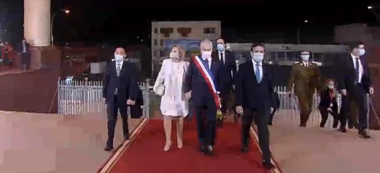 Estrictas medidas de seguridad y cacerolazos marcan los minutos previos a la Cuenta Pública de Piñera en Valparaíso