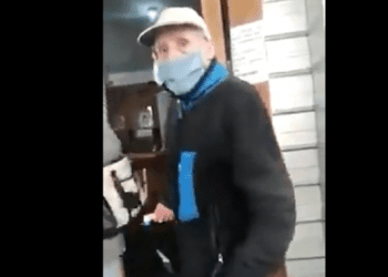 Denuncian caída de adulto mayor tras recibir portazo en el Conservador de Bienes Raíces de Viña del Mar