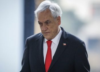 Aprobación a Piñera cae a un 23% y un 83% está de acuerdo con el retiro de fondos de pensiones según encuesta Cadem