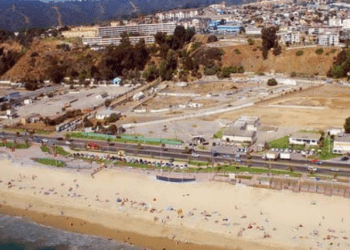 Inquietud entre vecinos de Las Salinas, en Viña del Mar, tras conocer qué bacteria será usada por Copec para descontaminar el lugar