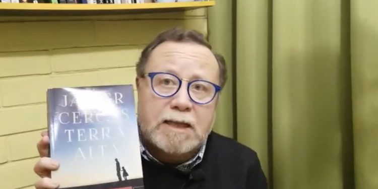 Descubra la magnífica pluma del español Javier Cercas junto a Waldo Carrasco
