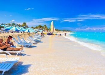 Efectos de la pandemia en playas turísticas es liderada por biólogo marino de universidad porteña