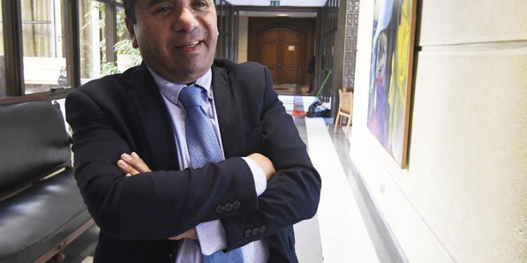 Diputado Velásquez fue detenido en Quillota por no portar permiso para desplazarse en cuarentena