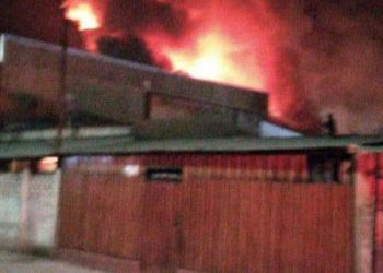 Un fallecido y cuatro casas quemadas fue el resultado de un presunto ajuste de cuentas en San Felipe en plena cuarentena