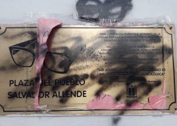 Senadora Isabel Allende lamenta atentado contra el monolito de su padre en la Plaza del Pueblo de Valparaíso