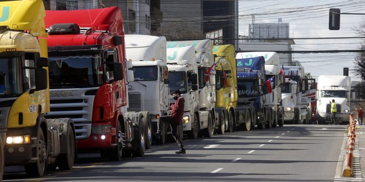 Camioneros anuncian paro nacional indefinido a contar de este jueves