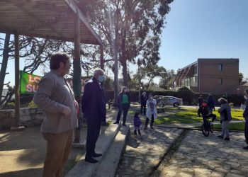 En contra de la pavimentación: vecinos de Los Romeros, en Concón, son respaldados por diputado González