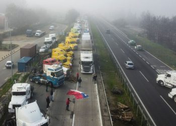 Presidente de Federación de Dueños de Camiones de la Quinta Región asegura que movilización puede extenderse por una semana si el Gobierno quiere ir al desgaste