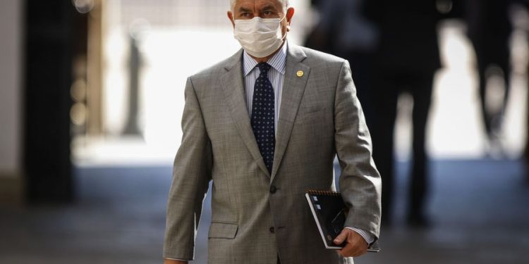 Covid-19: Comisión Chilena de Derechos Humanos se querella en contra de ministro de Salud por «negligente estrategia sanitaria»