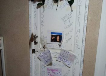 Desconocidos ingresan a departamento de la madre de Ámbar en Limache y arrojan sus pertenencias a la calle