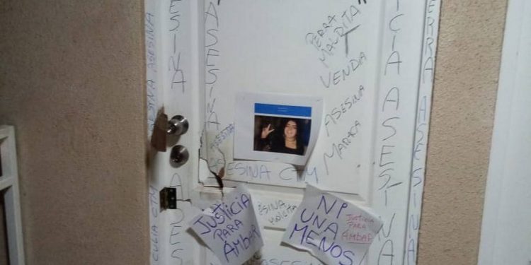 Desconocidos ingresan a departamento de la madre de Ámbar en Limache y arrojan sus pertenencias a la calle