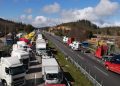 Masiva congestión vehicular en carreteras del país se registra debido a paro de camioneros