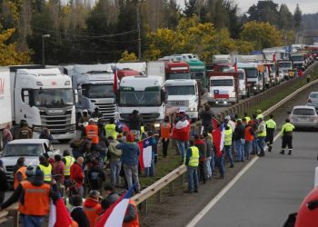 Senadora Allende asegura que eventual compromiso de reparación a camioneros es desmedido y cuestionable