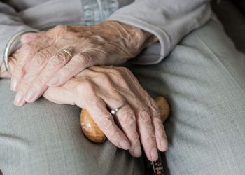 Pandemia: ofician a la Intendencia de Valparaíso y al Core por 50 mil kits para adultos mayores de la región que no han sido entregados