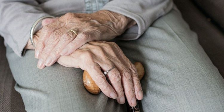 Pandemia: ofician a la Intendencia de Valparaíso y al Core por 50 mil kits para adultos mayores de la región que no han sido entregados