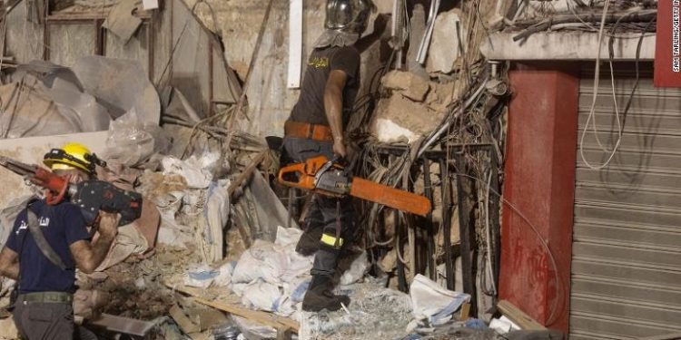 Fue rastreado por equipo chileno: buscan un posible sobreviviente 30 días después de la explosión en Beirut