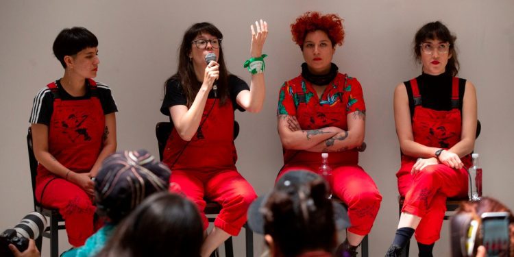 Tras nominación de la revista Time, Las Tesis insiste que «el feminismo es lo más influyente del año 2020»